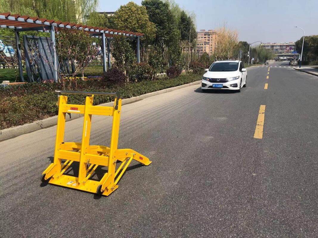 Hafif 25kg Tekerlekli Katlanabilir Araç Güvenlik Bariyeri, 60km/s Hızda 8.7m Durma Mesafesi İçin