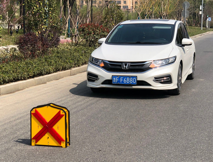 3500mm Geri Çekilebilir Işık Şeridi ve A5052 Alüminyum Alaşımlı Yapıya Sahip Su Geçirmez LED Ok Paneli